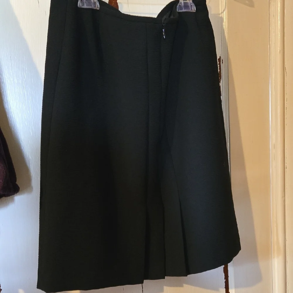 TAHARI White Blazer Classic Tailored Design w/ Black Skirt - Picture 3 of 4